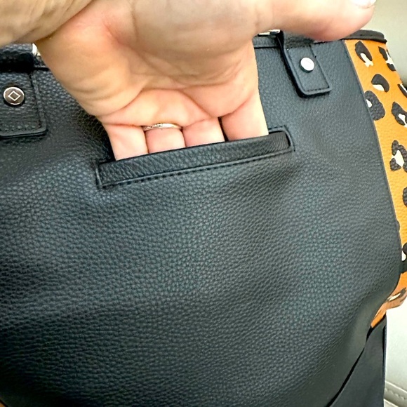 Brand New Thirty- One Black Animal Print Pebble Tote - Picture 5 of 9